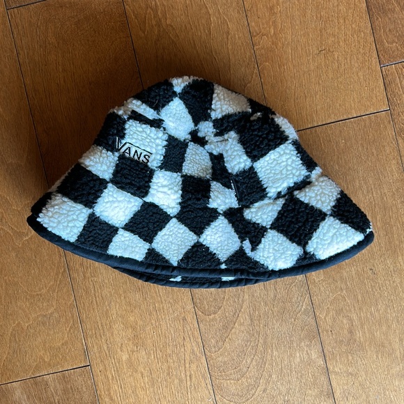 Fuzzy checkerboard Vans bucket hat - Picture 5 of 6